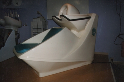 Machine hydrologique pour le massage capillaire